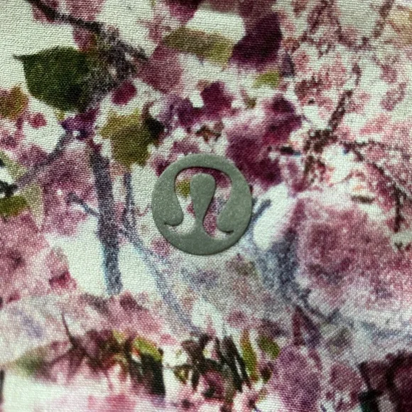 Lululemon Tracker Short V *4"‎ Blossom Spritz Multi - Picture 5 of 5